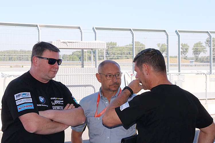 Der verstorbene Thomas Thierolf (Mitte) mit Karsten Wolf und Crewchief Holger Homfeldt