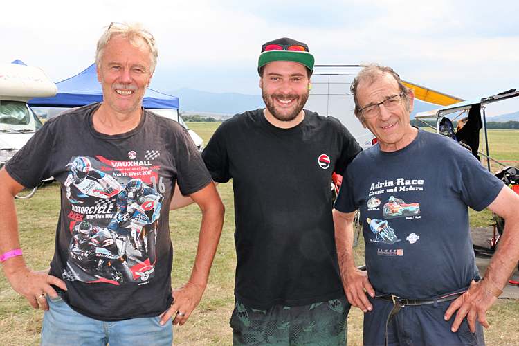 Toni Rechberger ist «schuld» am Sieg von David Datzer (Mitte) in Trencin (rechts daneben Helmut Sommer)