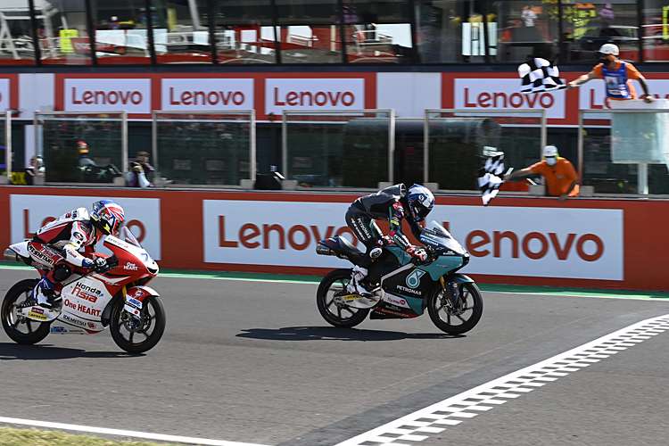 Mit knappem Vorsprung prescht John McPhee über die Ziellinie