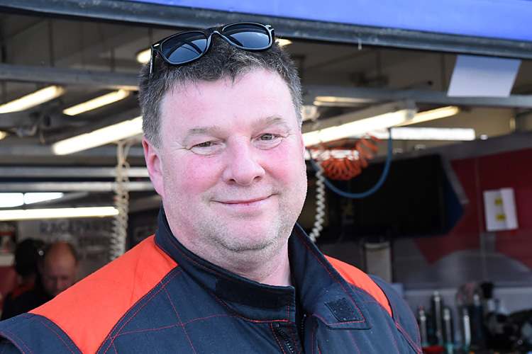 Der Blick von Karsten Wolf ist Richtung IDM gerichtet