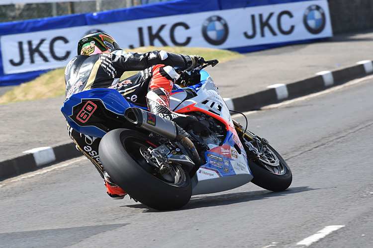 Der Brite Peter Hickman ist der schnellste Straßenrennfahrer der Welt