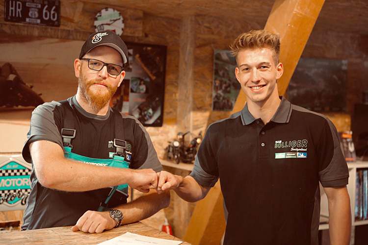 Kevin Bolliger (li.) begrüßt Marcel Brenner im Team