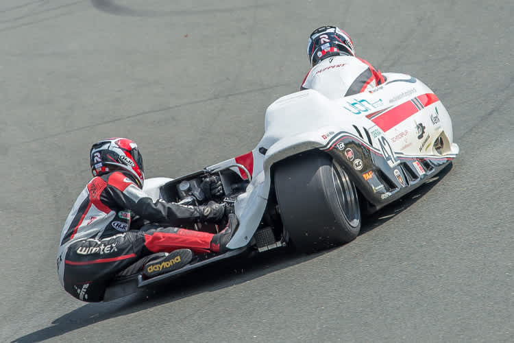 Christian Ruppert und Beifahrer Ueli Wäfler, hier 2018 bei der IDM Sidecar in Schleiz
