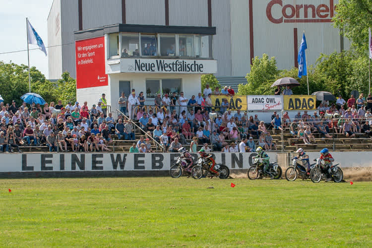 Der Leineweberring in Bielefeld ist eine 700 m  lange Grasbahn