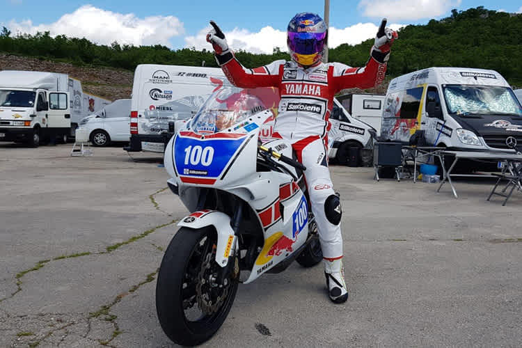 Franky Zorn macht auch auf einer Yamaha RD 350 eine gute Figur