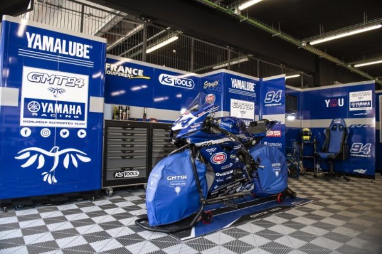 Eine Yamaha R6 wird von GMT94 für einen Nachwuchspiloten aufgebaut