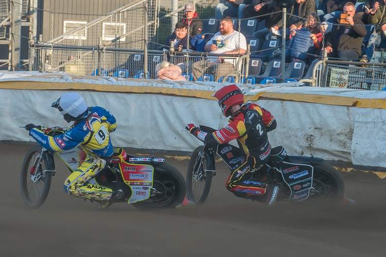 Michael Härtel vor René Deddens beim Speedway Team Cup in Cloppenburg