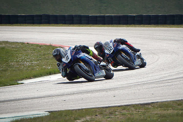 Steinmayr (41) beim gemeinsamen Streckenstudium mit Teamkollegen Marc Moser