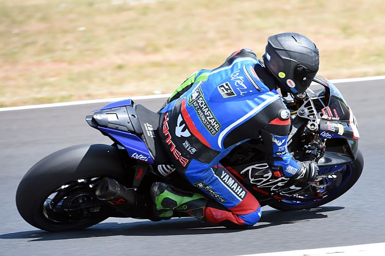Hannes Schafzahl auf seiner Yamaha R1