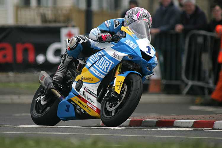 Yamaha-Pilot Lee Johnston gewinnt beim North West 200 zweites Supersport-Rennen