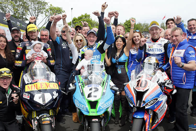 Siegerbild Senior-TT 2019: Conor Cummins, Dean Harrison, Peter Hickman (vlnr.)