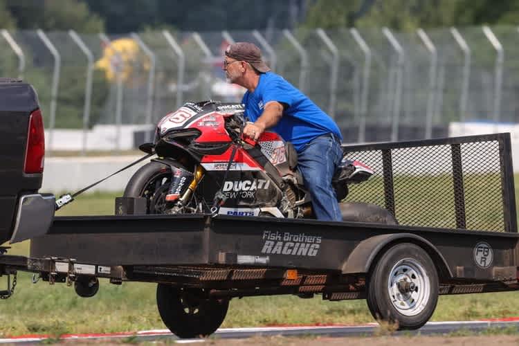Loris Baz beendete Rennen 1 im Kiesbett von Minnesota