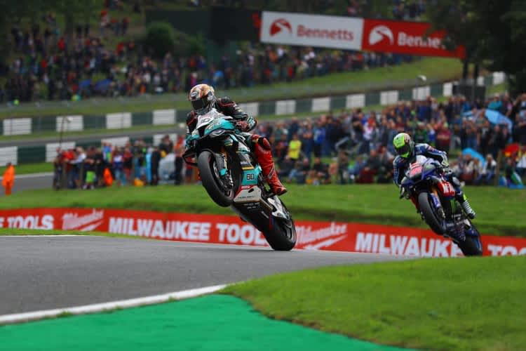 Peter Hickman flog zweimal zum Sieg in Cadwell Park