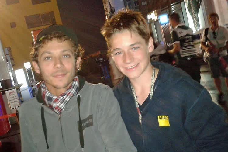 Gabriel Noderer (re.) als Teenager mit Valentino Rossi