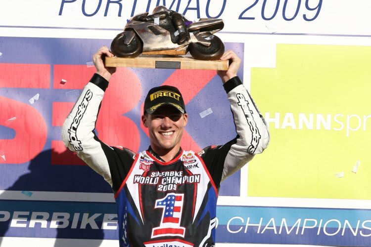 Ben Spies erhielt 2009 noch die Superbike-Trophäe aus Bronze