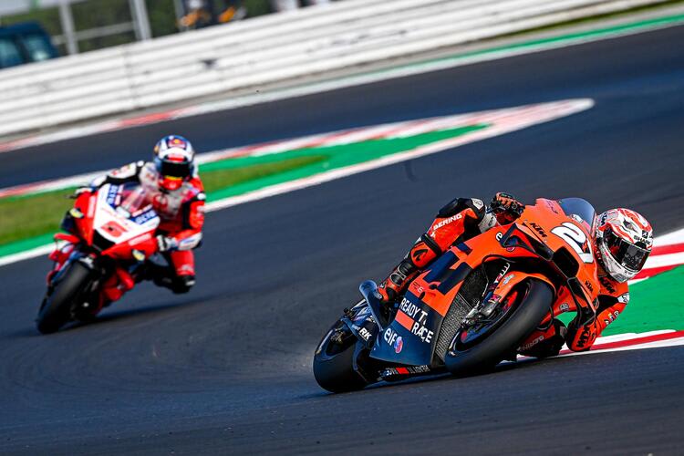 Iker Lecuona vor Johann Zarco in Misano