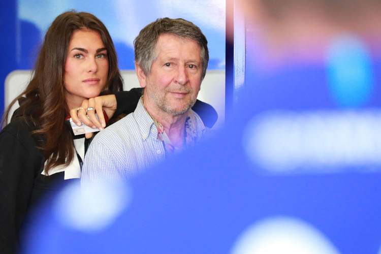 Vales Freundin Francesca und sein Papa Graziano in der Yamaha-Box