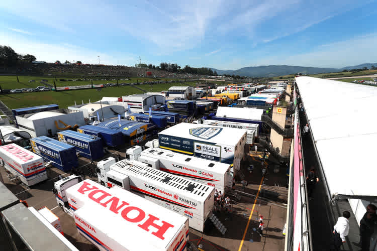 Das Material der MotoGP-Teams ist erst jetzt wieder in Spanien eingetroffen