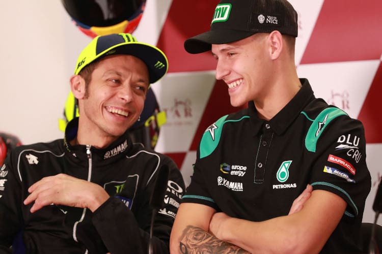 Valentino Rossi und der um zwanzig Jahre jüngere Fabio Quartararo