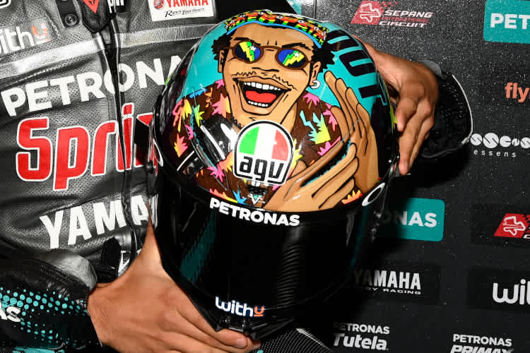 Franco Morbidelli präsentiert das spezielle Helm-Design für Misano