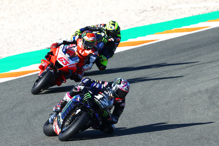 Maverick Viñales führt das Trio an