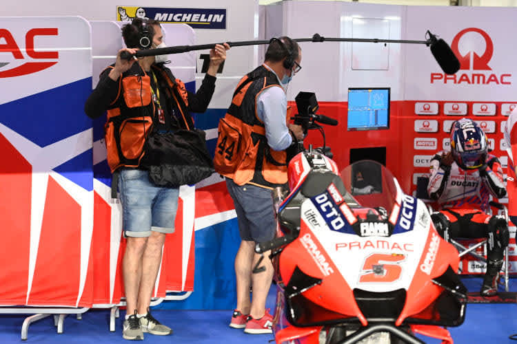 Blick in die Pramac-Box: MotoGP-WM-Leader Johann Zarco unter Beobachtung