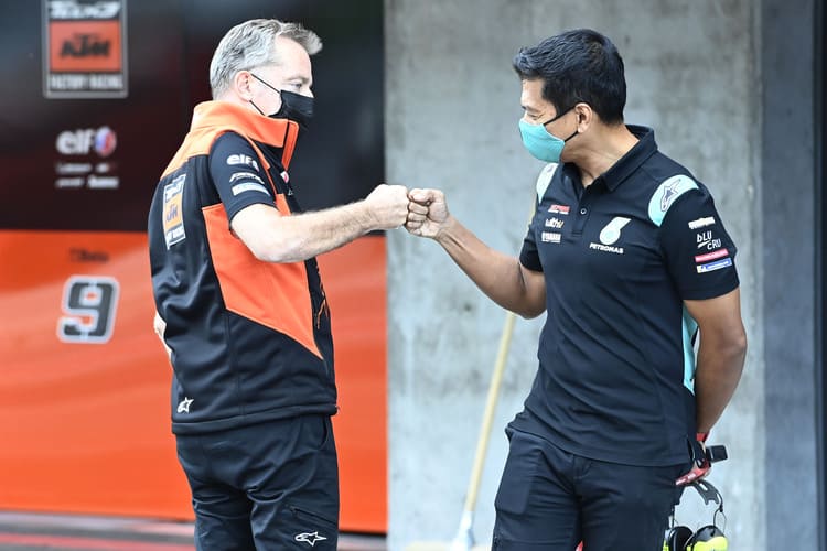 Hervé Poncharal und Razlan Razali im Austausch