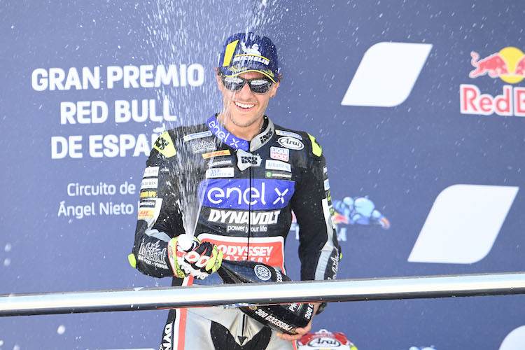 Dominique Aegerter feiert Platz 2 in Jerez