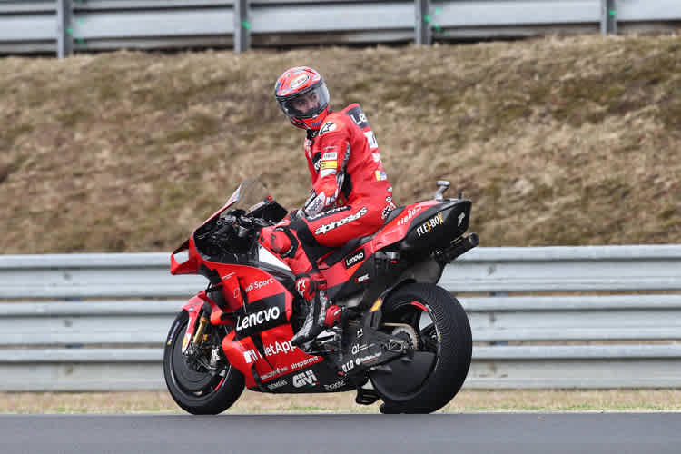 Am Sonntag sollte WM-Spitzenreiter Francesco Bagnaia den Blick wieder nach vorne richten