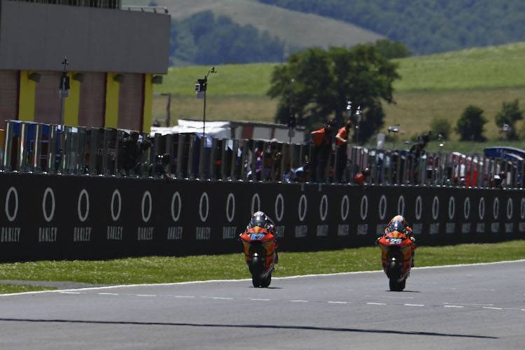 Remy Gardner klaut Raúl Fernández in letzter Sekunde den Sieg