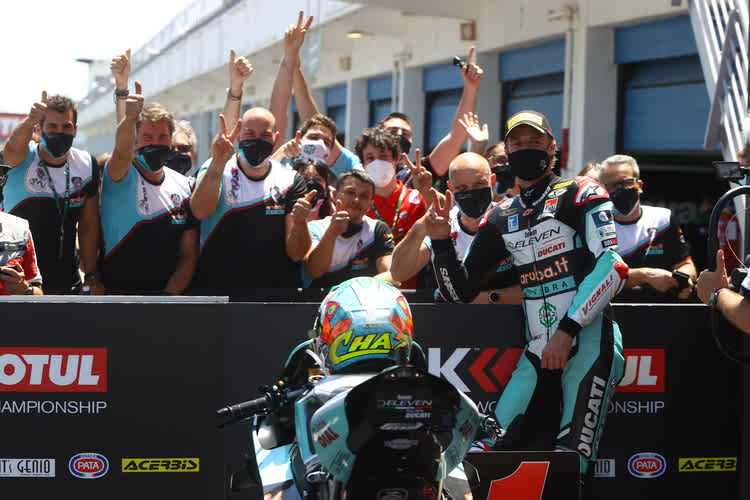 In Estoril feierte GoEleven das erste Podium mit Chaz Davies