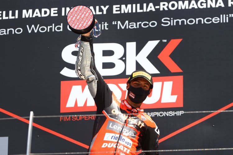 Erster Siegerpokal für Michael Rinaldi in der Superbike-WM 2021