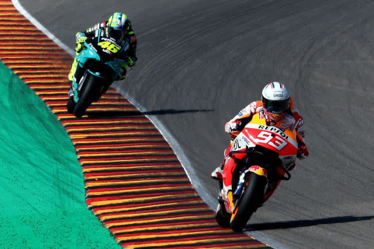 Marc Márquez gefolgt von Valentino Rossi