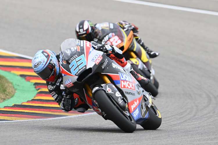 Marcel Schrötter konnte am Sachsenring Sam Lowes nicht hinter sich halten