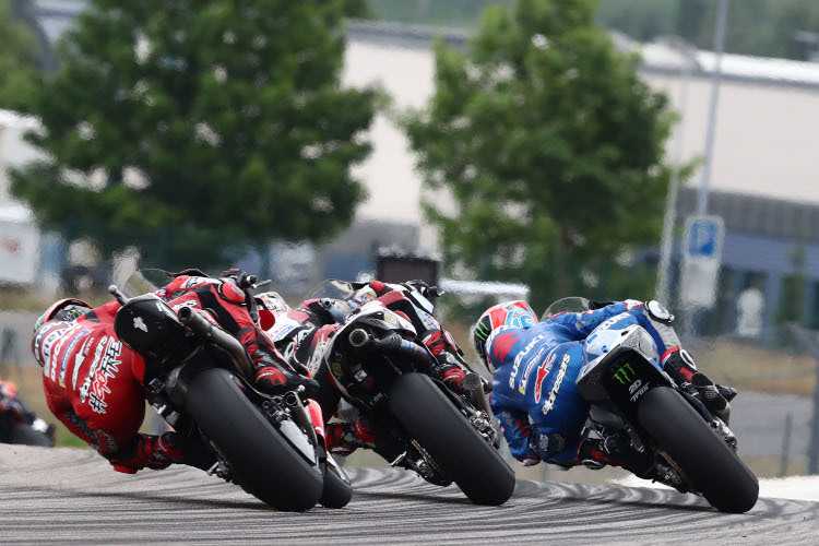 Pecco Bagnaia hinter Taka Nakagami und Alex Rins