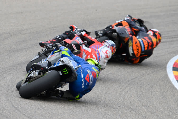 Joan Mir hinter Johann Zarco und Brad Binder