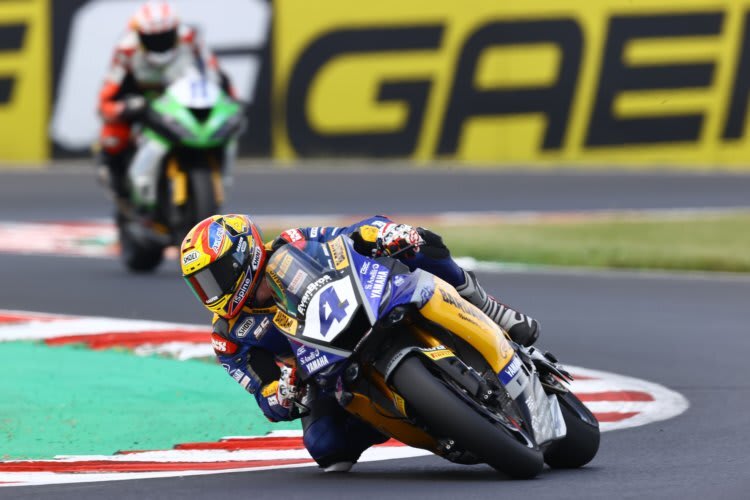 Steven Odendaal gewann das erste Supersport-Rennen in Most