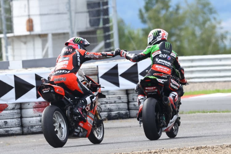 Jonathan Rea gratulierte fair Lauf-2-Sieger Scott Redding