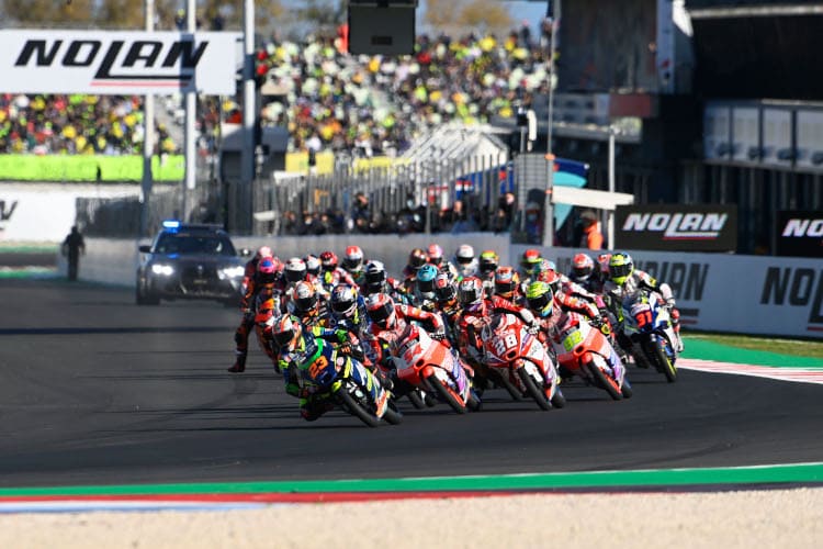 Niccolò Antonelli führt das Moto3-Feld an