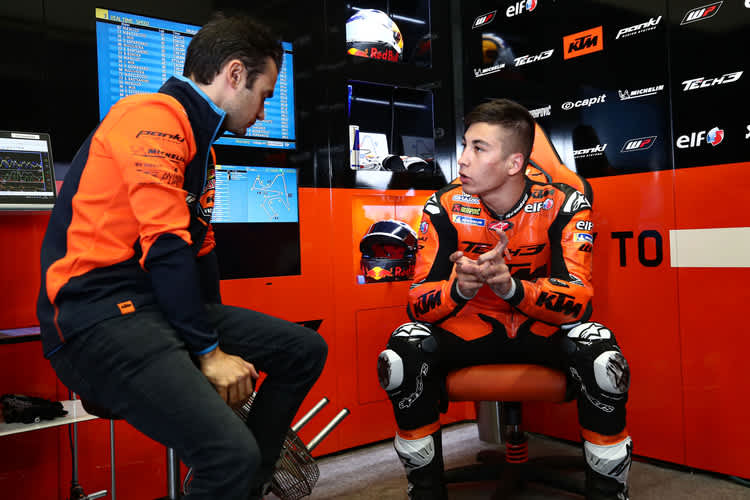Raúl Fernandez in der Box von KTM Tech3