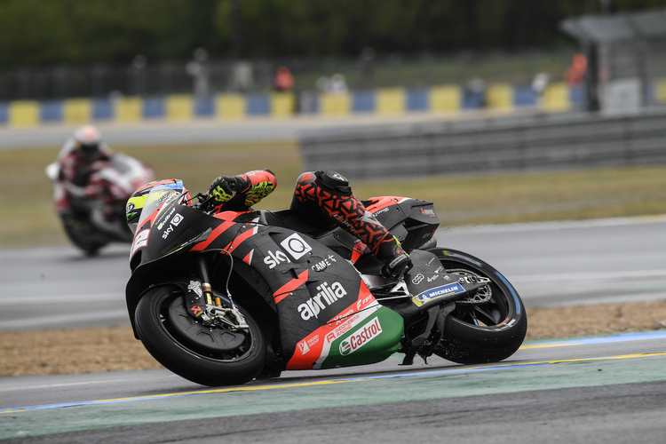 Wie Teamkollege Aleix Espargaró schied Lorenzo Savadori mit technischen Problemen aus