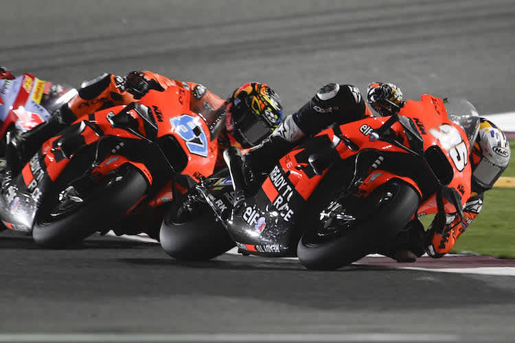 Raúl Fernández im Rennen in Katar vor Teamkollege Remy Gardner