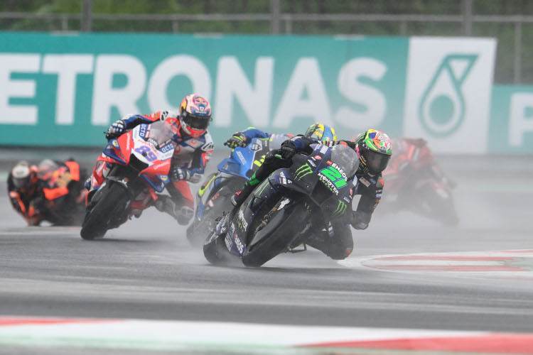 Viel Gischt in der Anfangsphase: Morbidelli vor Mir und Martin