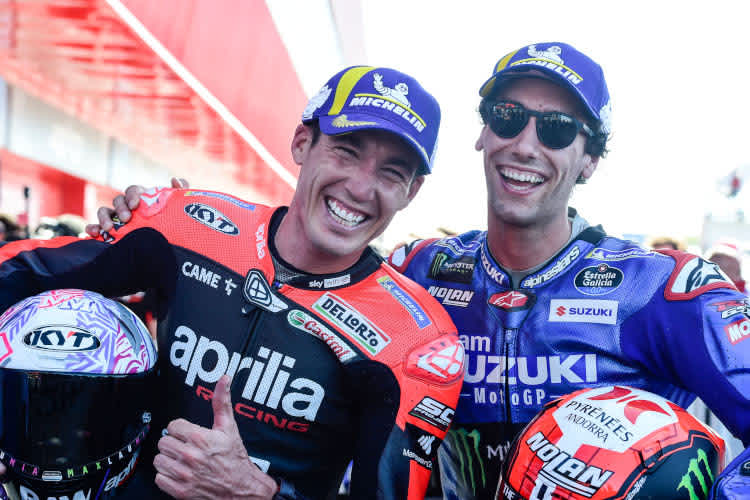 Aleix Espargaró und Alex Rins freuten sich gemeinsam im Parc Fermé