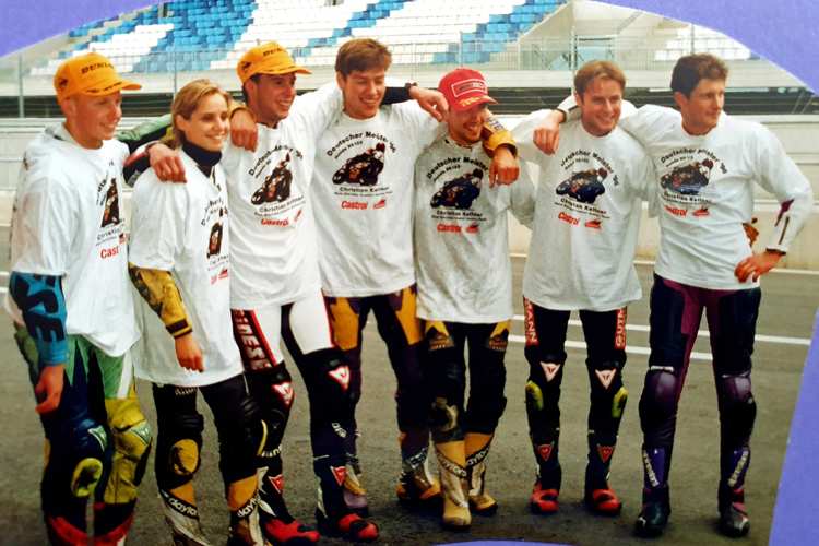 Christian Kellner (Mitte) holt mit Honda und Bridgestone den Titel