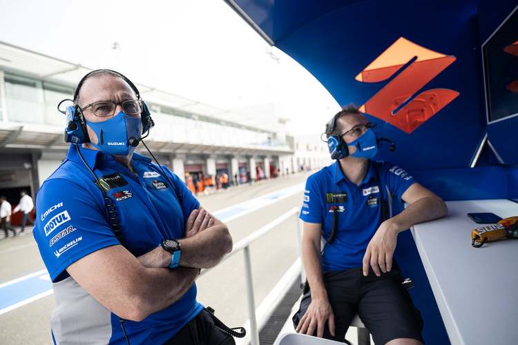 Livio Suppo kann über das Headset allen Teammitgliedern zuhören und mit ihnen sprechen