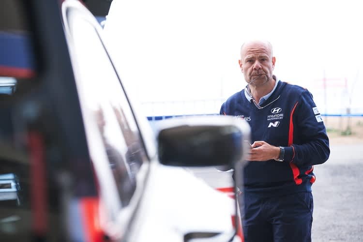 Hyundai-Teamchef Andrea Adamo in Kenia