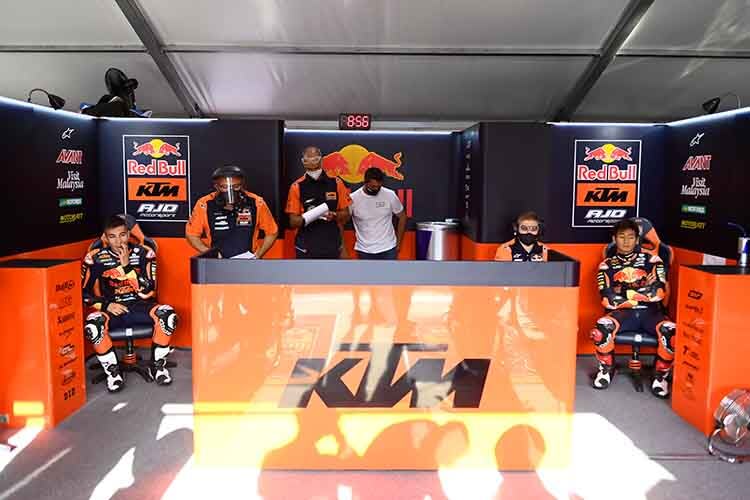 Das Moto3-Team von Ajo 2020: Fernandez (links) und Toba