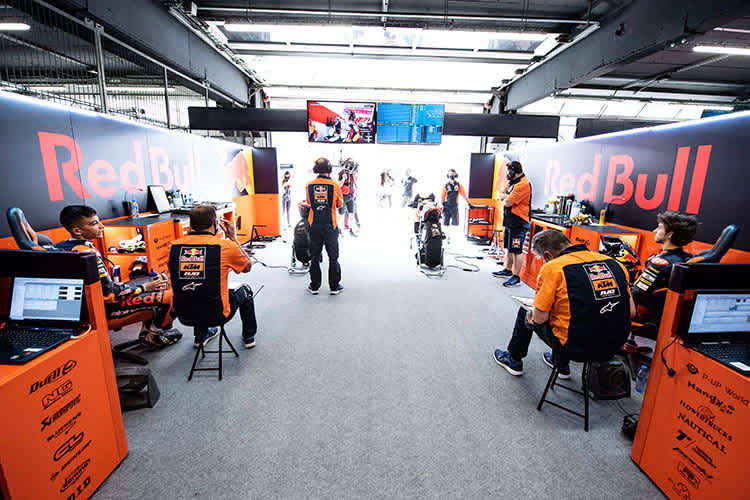 Die Moto2-Box des Red Bull-Ajo-Teams