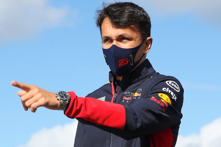 Alex Albon vor Charles Leclerc